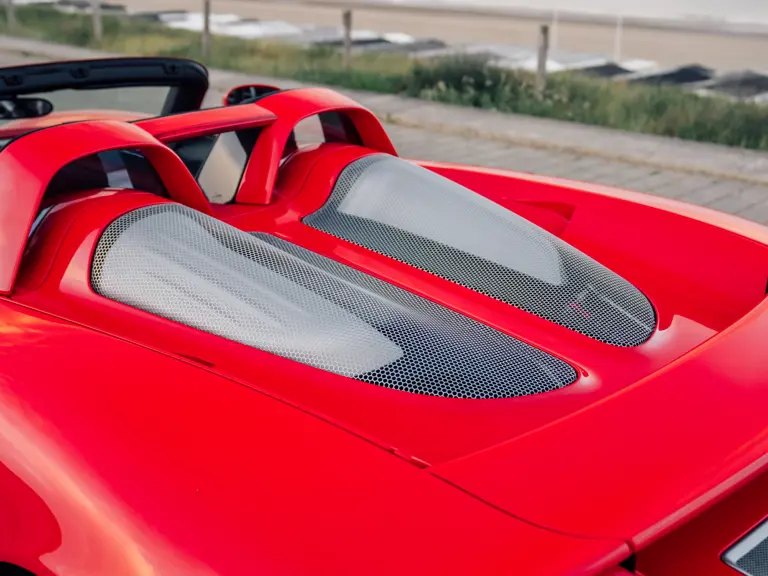 Porsche fabricó 1.270 Carrera GT, pero solo 80 con este Guards Red como el que te busca 16 Motor16 2005 Porsche carrera gt guards red sothebys 30 Motor16