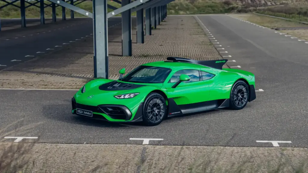 Cuando cambiar el aceite a tu Mercedes-AMG One cuesta 10.000 euros más que pintarlo en este Reingrün 5 Motor16 2025 Mercedes AMG One Sothebys 12 Motor16