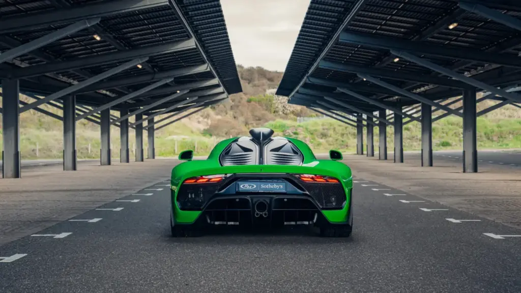 Cuando cambiar el aceite a tu Mercedes-AMG One cuesta 10.000 euros más que pintarlo en este Reingrün 9 Motor16 2025 Mercedes AMG One Sothebys 2 Motor16