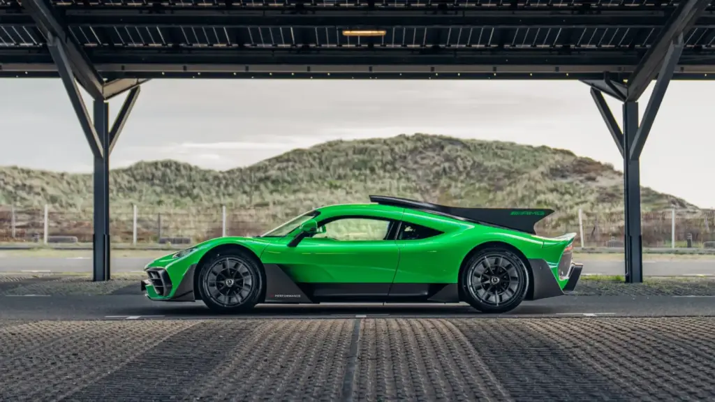 Cuando cambiar el aceite a tu Mercedes-AMG One cuesta 10.000 euros más que pintarlo en este Reingrün 7 Motor16 2025 Mercedes AMG One Sothebys 7 Motor16