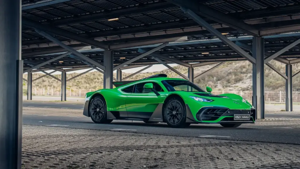 Cuando cambiar el aceite a tu Mercedes-AMG One cuesta 10.000 euros más que pintarlo en este Reingrün 3 Motor16 2025 Mercedes-AMG One. RM Sotheby's. Imagen.