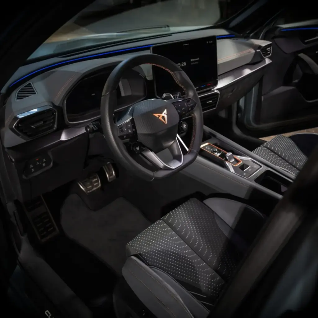 Este CUPRA Formentor supera la potencia de un Lamborghini Huracán con la mitad de motor 4 cilindros16 2026 ABT CUPRA Formentor VZ5 635. Imagen interior.