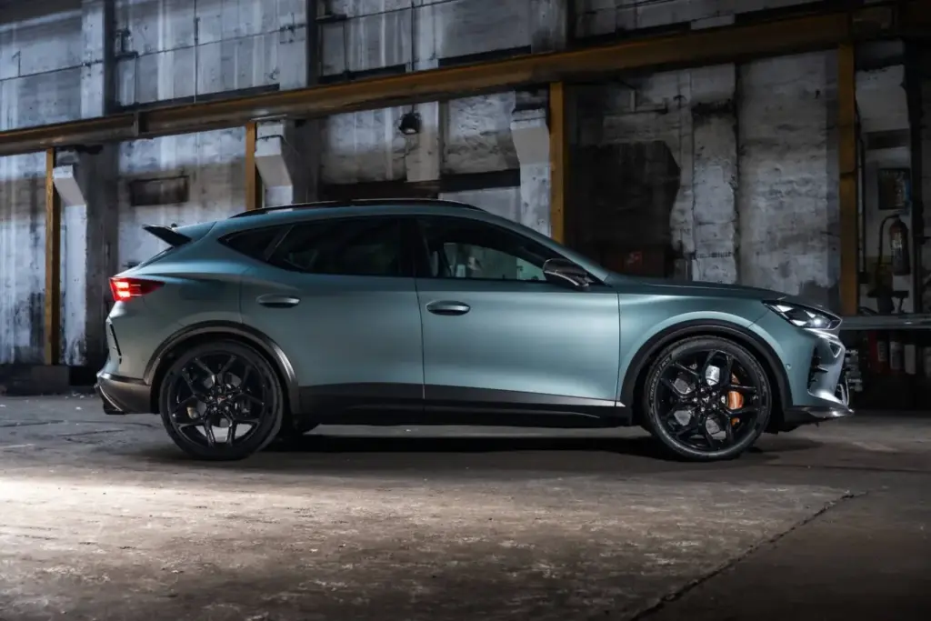 Este CUPRA Formentor supera la potencia de un Lamborghini Huracán con la mitad de cilindros 2 Motor16 2026 ABT CUPRA Formentor VZ5 635. Vista lateral.