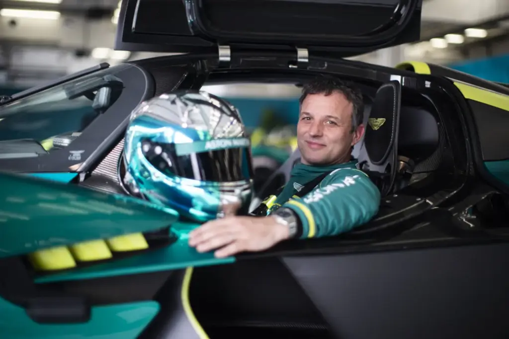 2026 Aston Martin C01 R Hypercar Edition Curvv simulador 1 Motor16