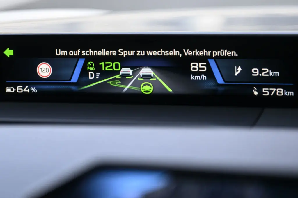 2026 BMW iX3 conduccion autonoma 11 Motor16