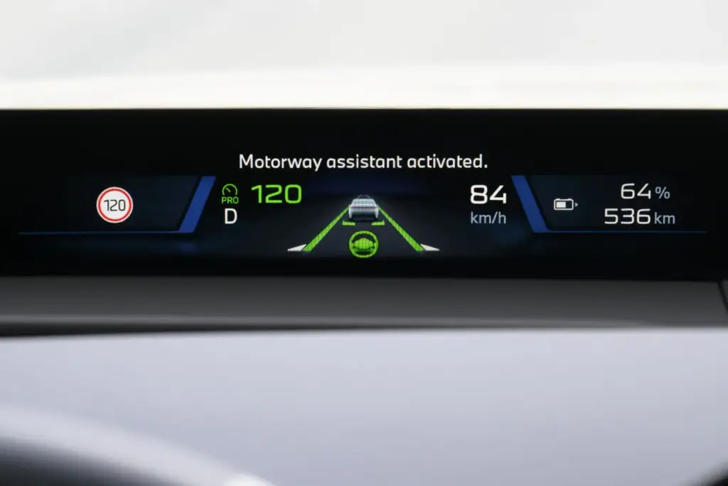 2026 BMW iX3 conduccion autonoma 12 Motor16