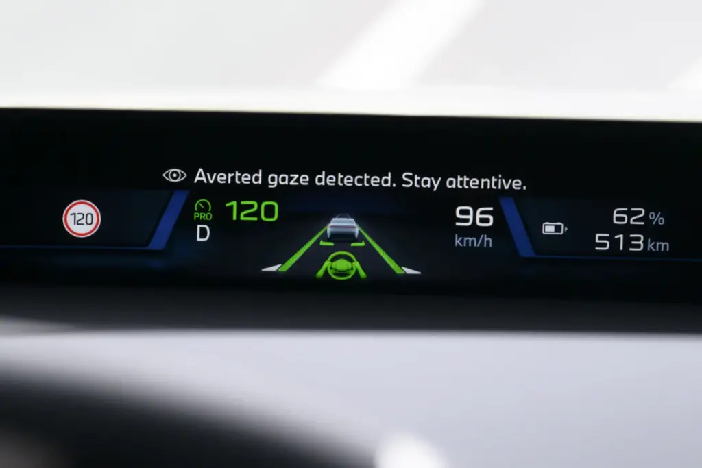 2026 BMW iX3 conduccion autonoma 13 Motor16