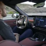BMW iX3 2026 estrena Panoramic iDrive: pantalla panorámica, HUD 3D y carga de 372 km en 10 minutos