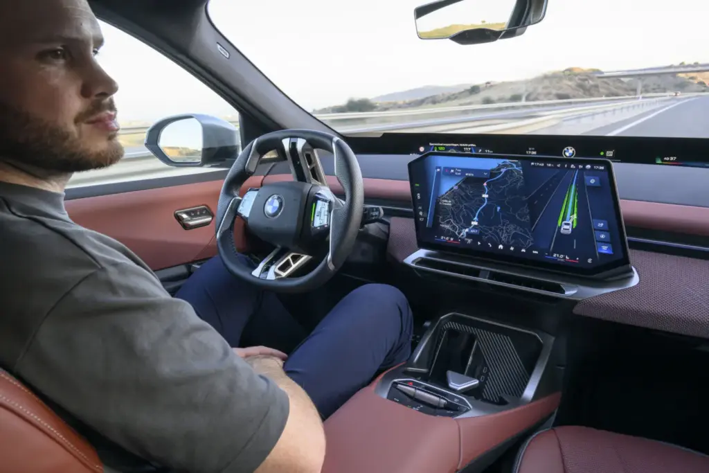 2026 BMW iX3 conduccion autonoma 5 Motor16