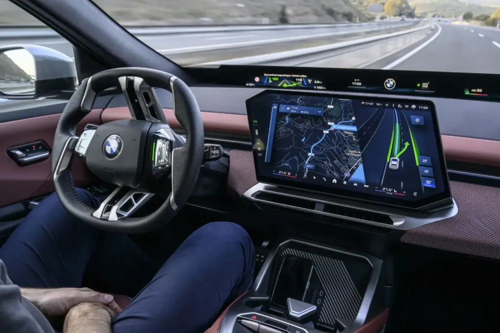 2026 BMW iX3 conduccion autonoma 7 Motor16