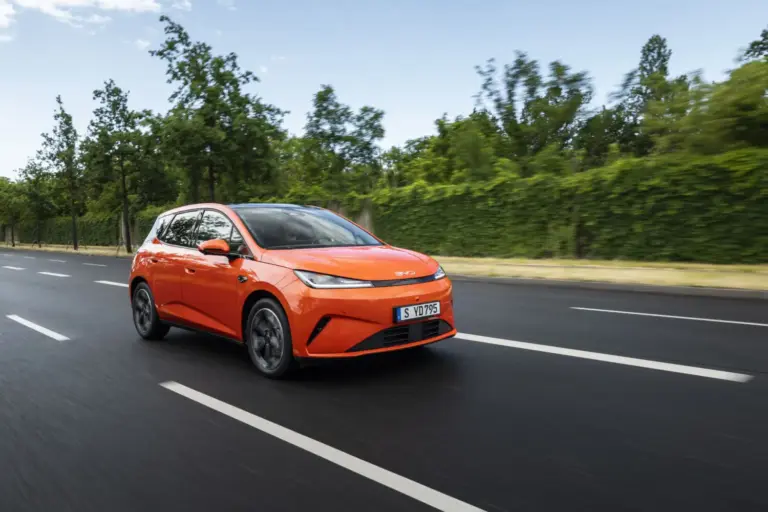 BYD Dolphin G DM-i: Conducimos un utilitario que es único en el mercado