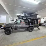 Bushwakka Kamelback 4: Un Toyota Land Cruiser 79 convertido en el camper más aventurero que hayas visto