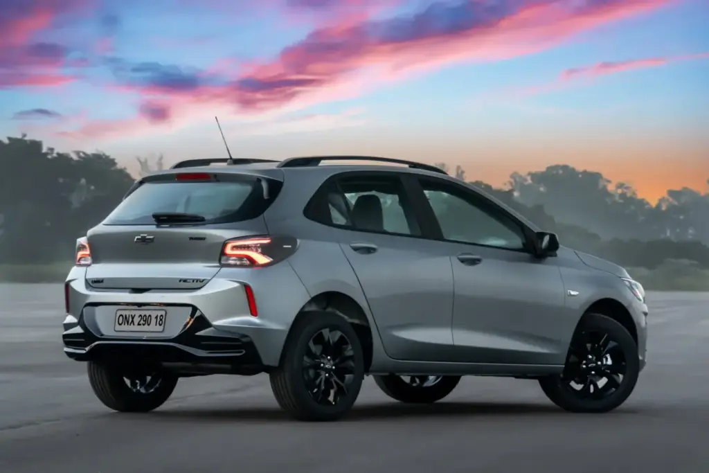 Onix: El compacto que Chevrolet conserva con vida y que vende por 17.000 euros 1 Motor16 2026 Chevrolet Onix Brasil. Imagen Active.
