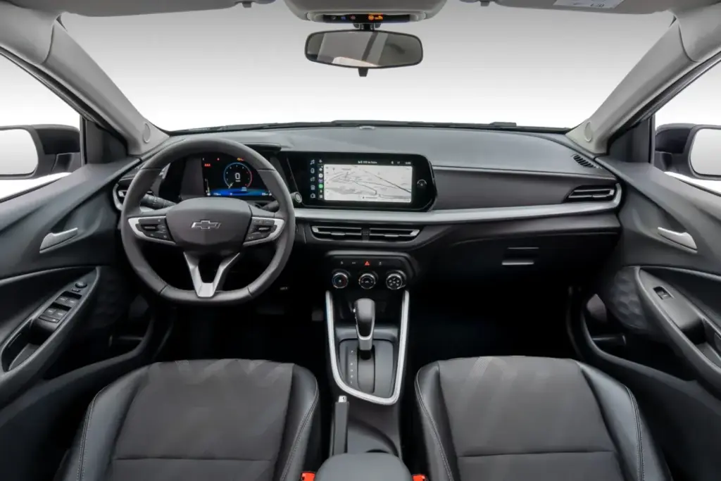 Onix: El compacto que Chevrolet conserva con vida y que vende por 17.000 euros 2 Motor16 2026 Chevrolet Onix Brasil. Imagen Active interior.