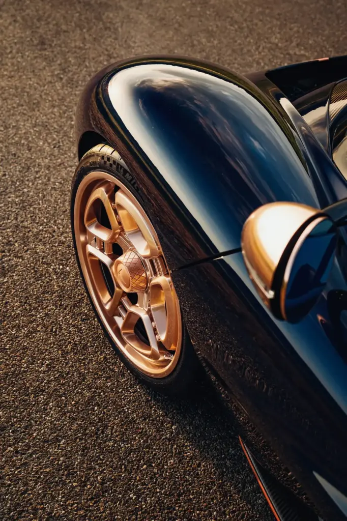 Notte Aureliana: el primer De Tomaso P72 que llega a manos de un cliente es puro arte 9 Motor16 2026 De Tomaso P72 Notte Aureliana 5 Motor16