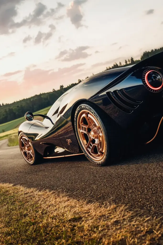 Notte Aureliana: el primer De Tomaso P72 que llega a manos de un cliente es puro arte 8 Motor16 2026 De Tomaso P72 Notte Aureliana 6 Motor16
