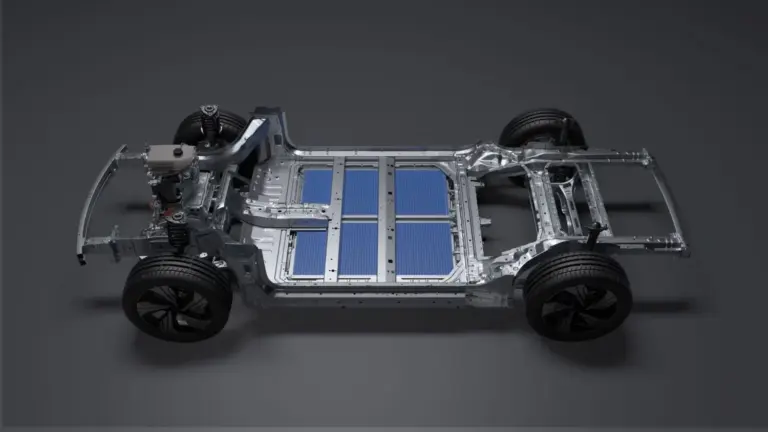 BYD Blade Battery 2.0: carga del 10% al 70% en 5 minutos y pasa la prueba del clavo sin fuego