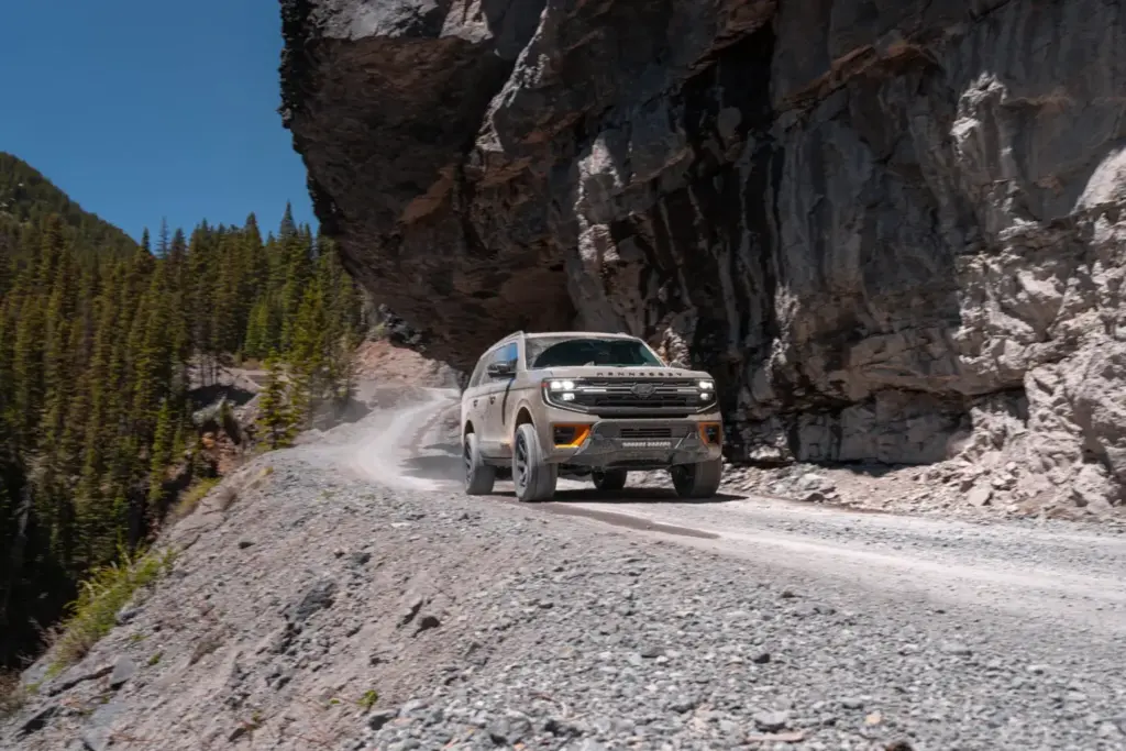 El Ford Expedition se vuelve mucho más salvaje gracias a Hennessey Performance, que está irreconocible 11 Motor16 2026 Hennessey Ford Expedition Tremor VelociRaptor 11 Motor16