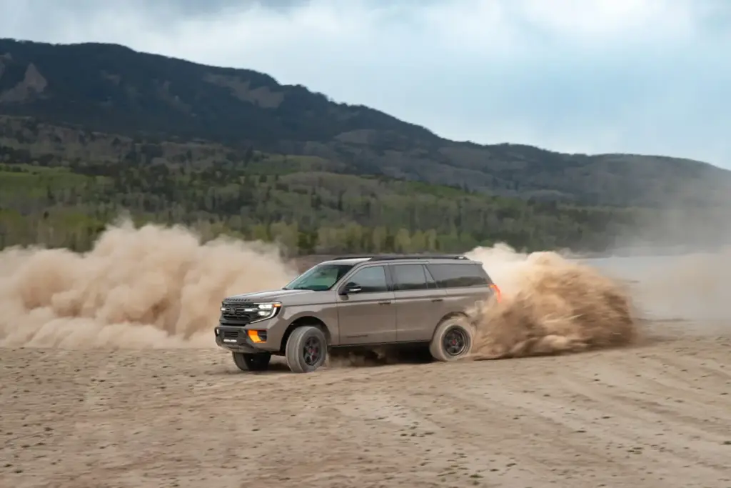 El Ford Expedition se vuelve mucho más salvaje gracias a Hennessey Performance, que está irreconocible 10 Motor16 2026 Hennessey Ford Expedition Tremor VelociRaptor 13 Motor16
