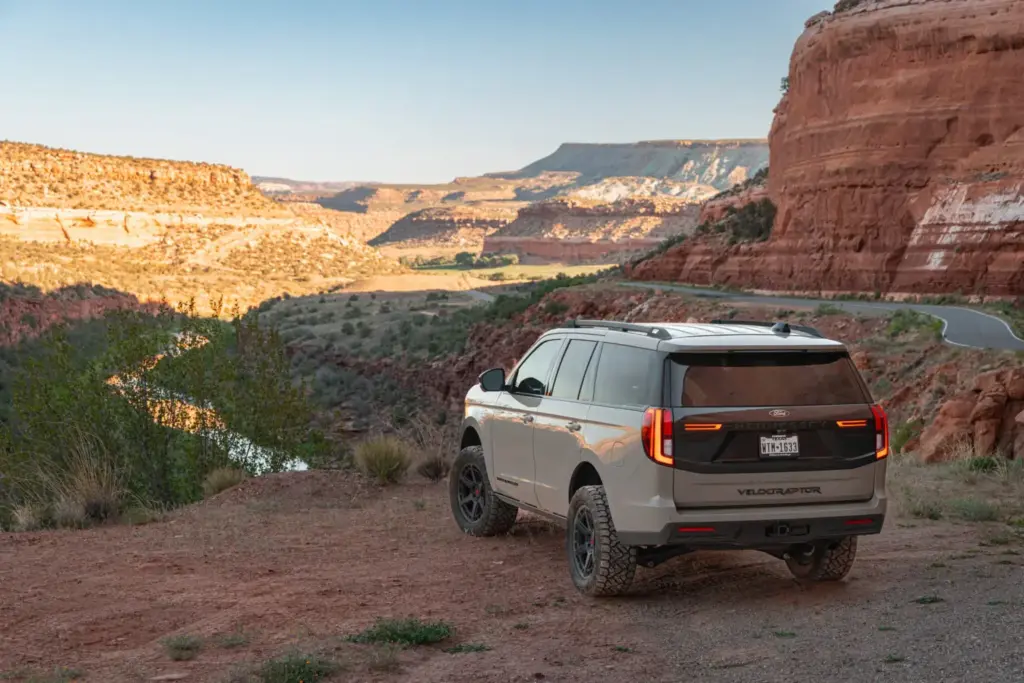 El Ford Expedition se vuelve mucho más salvaje gracias a Hennessey Performance, que está irreconocible 7 Motor16 2026 Hennessey Ford Expedition Tremor VelociRaptor 2 Motor16