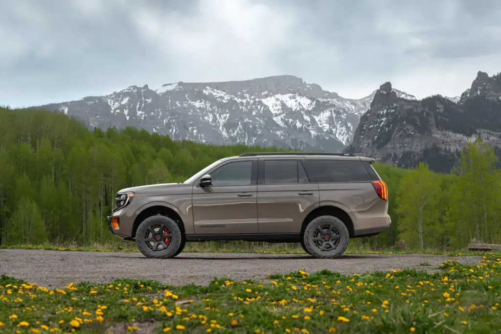 El Ford Expedition se vuelve mucho más salvaje gracias a Hennessey Performance, que está irreconocible 6 Motor16 2026 Hennessey Ford Expedition Tremor VelociRaptor 7 Motor16