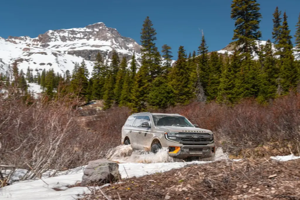 El Ford Expedition se vuelve mucho más salvaje gracias a Hennessey Performance, que está irreconocible 12 Motor16 2026 Hennessey Ford Expedition Tremor VelociRaptor 9 Motor16