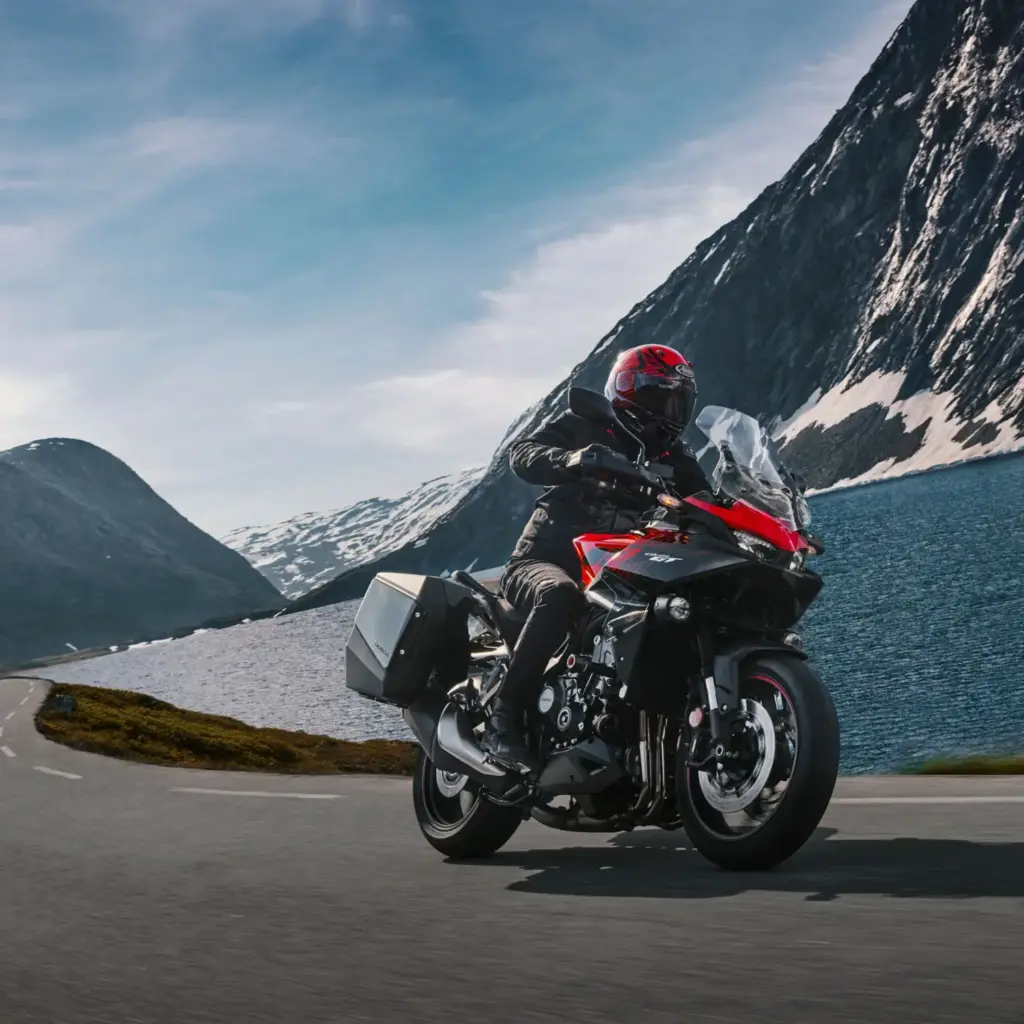 Honda lleva la CB1000GT a los Alpes: 7 días de ruta con la moto que no se vende en España 1 Motor16 2026 Honda CB1000GT. Imagen.