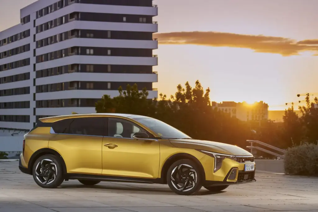Kia K4: Conducimos el compacto que llega para que nos olvidemos de una leyenda 9 Motor16 2026 Kia K4 presentacion 25 Motor16