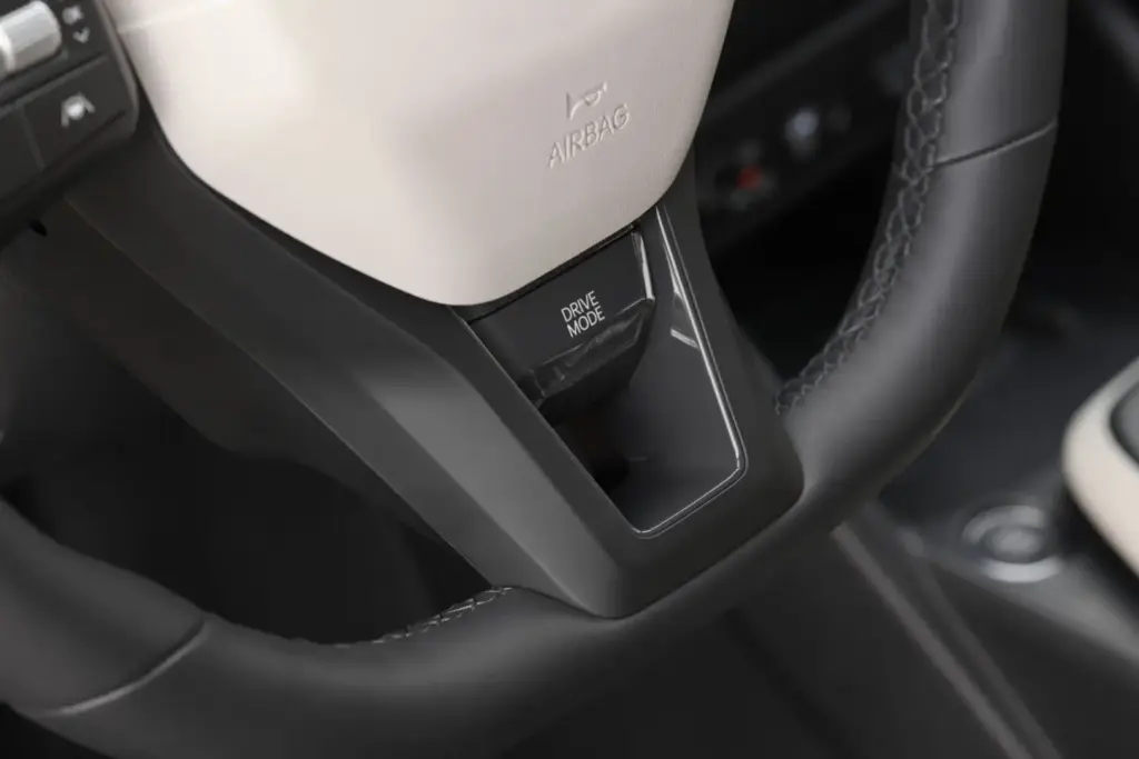 Kia K4: Conducimos el compacto que llega para que nos olvidemos de una leyenda 36 Motor16 2026 Kia K4 presentacion 3 Motor16