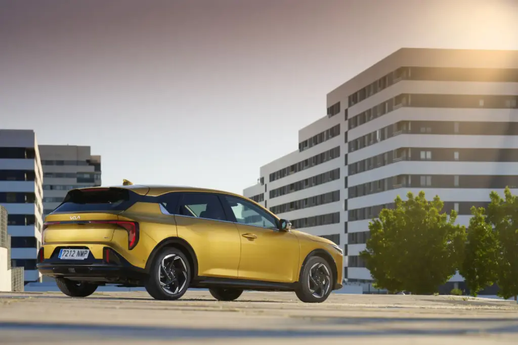Kia K4: Conducimos el compacto que llega para que nos olvidemos de una leyenda 11 Motor16 2026 Kia K4 presentacion 30 Motor16