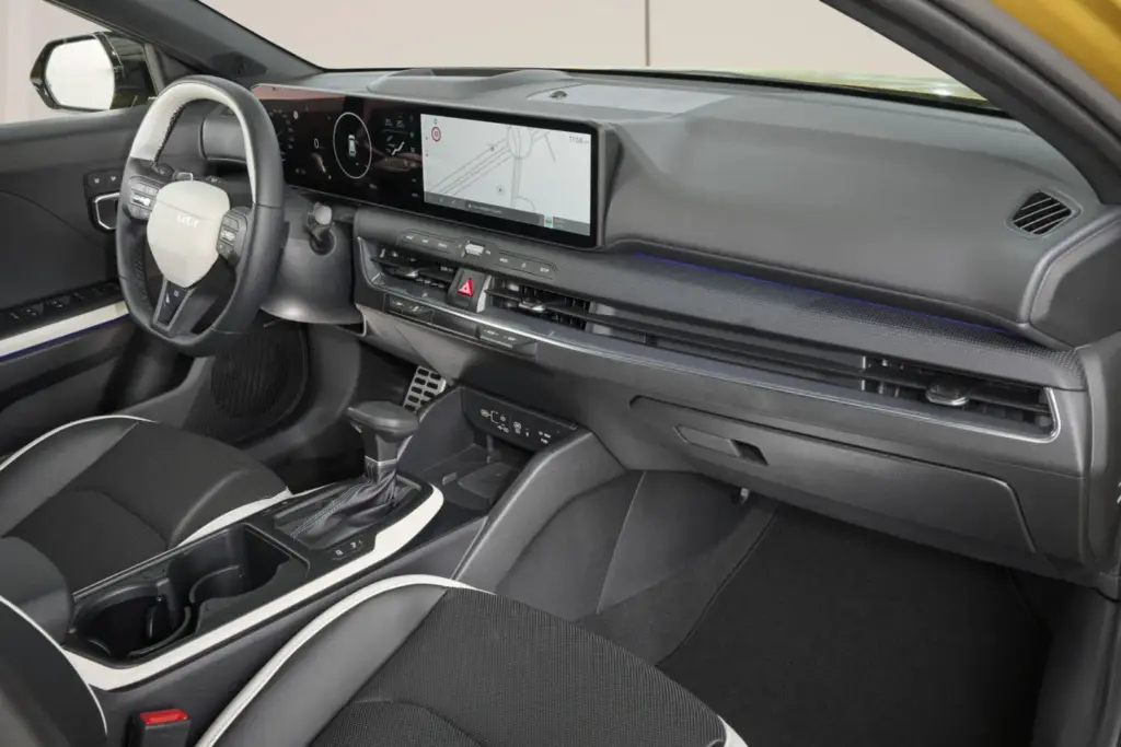 Kia K4: Conducimos el compacto que llega para que nos olvidemos de una leyenda 31 Motor16 2026 Kia K4 presentacion 8 Motor16