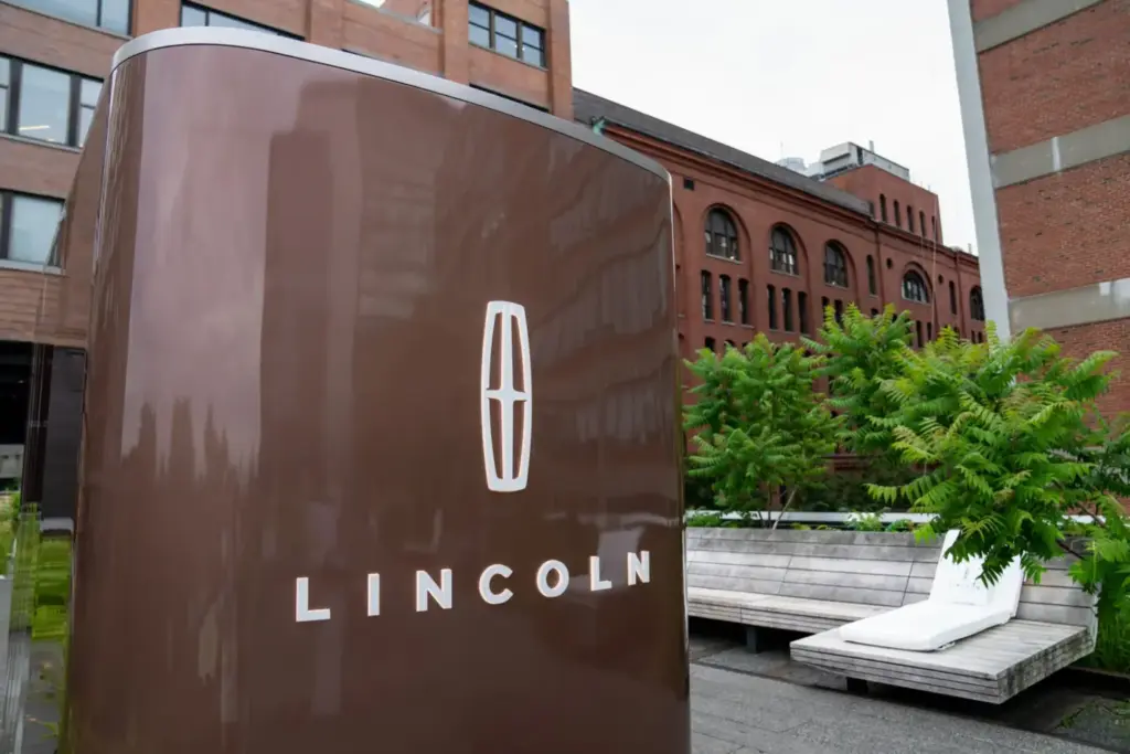Lo más de lo más de Lincoln no tiene ruedas y promete una experiencia sensorial única en el mundo 12 Motor16 2026 Lincoln Sanctuary wc retrete 1 Motor16