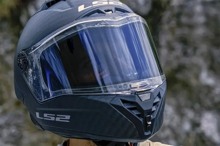 LS2 lanza el visor Irid: el casco auto-oscurecible que supera a las grandes marcas