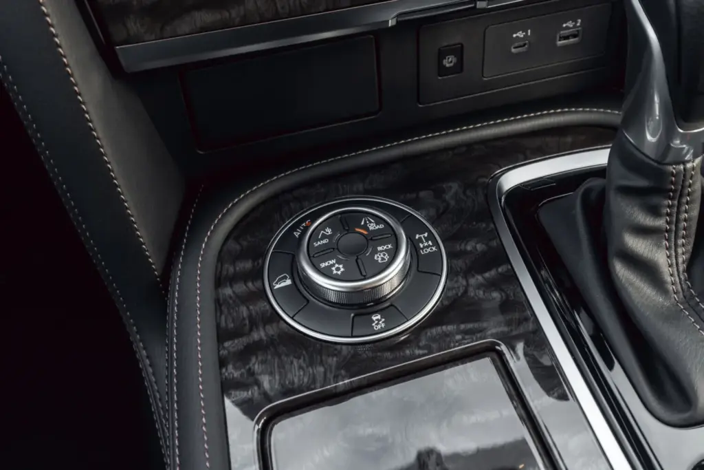 2026 Nissan Patrol V8 Y62 18 Motor16