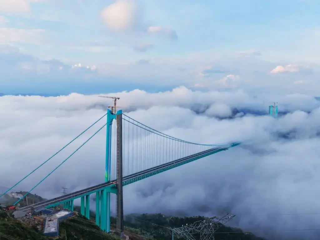 El Puente del Cañón de Huajiang: cuando la ingeniería desafía al vacío para ahorrar 69 minutos de tu viaje en coche 3 Motor16 2026 Puente del Canon Huajiang china 1 Motor16