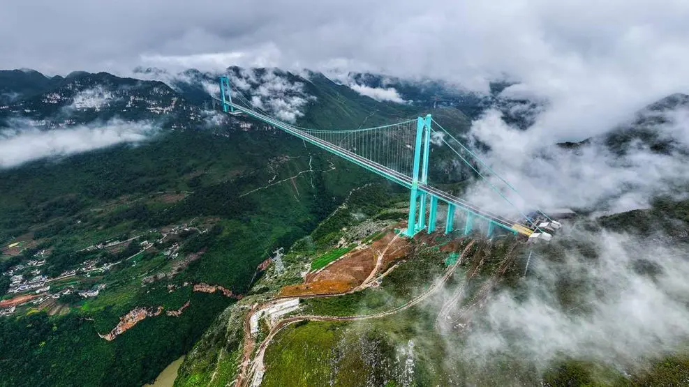 El Puente del Cañón de Huajiang: cuando la ingeniería desafía al vacío para ahorrar 69 minutos de tu viaje en coche 4 Motor16 2026 Puente del Canon Huajiang china 2 Motor16