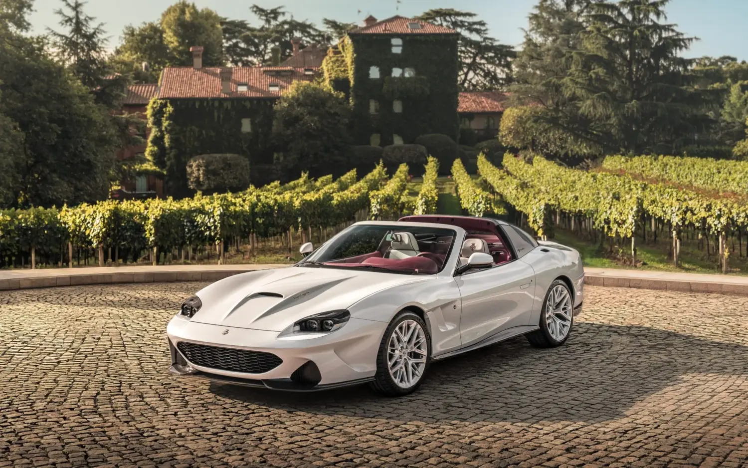 2026 Touring Superleggera Veloce12 Aperta. Imagen portada.