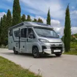 Adria Compact DC: la autocaravana con cama queen ajustable que sorprende