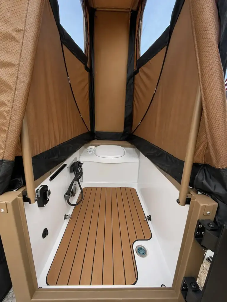 Encore RV se ha marcado una caravana compacta a la que no le falta detalle: Incluso tiene WC 11 Motor16 2026 caravana Encore RV ROG 12RK 11 Motor16
