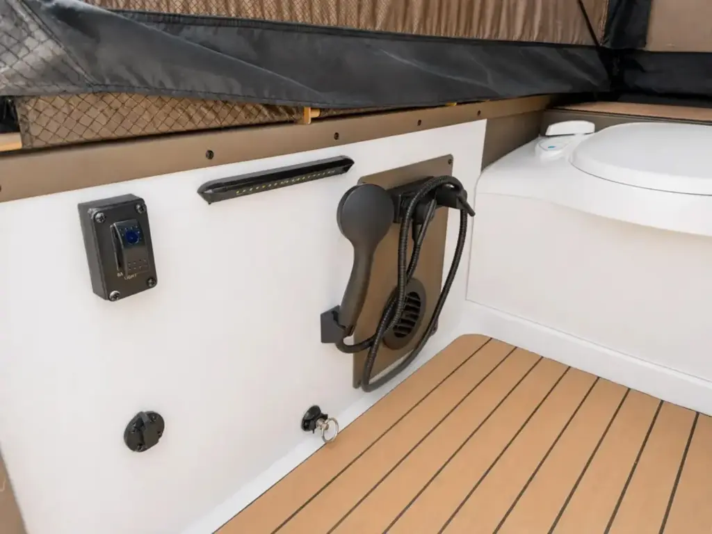 Encore RV se ha marcado una caravana compacta a la que no le falta detalle: Incluso tiene WC 13 Motor16 2026 caravana Encore RV ROG 12RK 13 Motor16