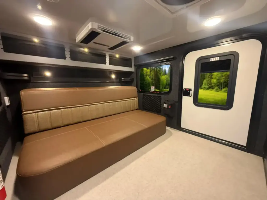 Encore RV se ha marcado una caravana compacta a la que no le falta detalle: Incluso tiene WC 14 Motor16 2026 caravana Encore RV ROG 12RK 2 Motor16