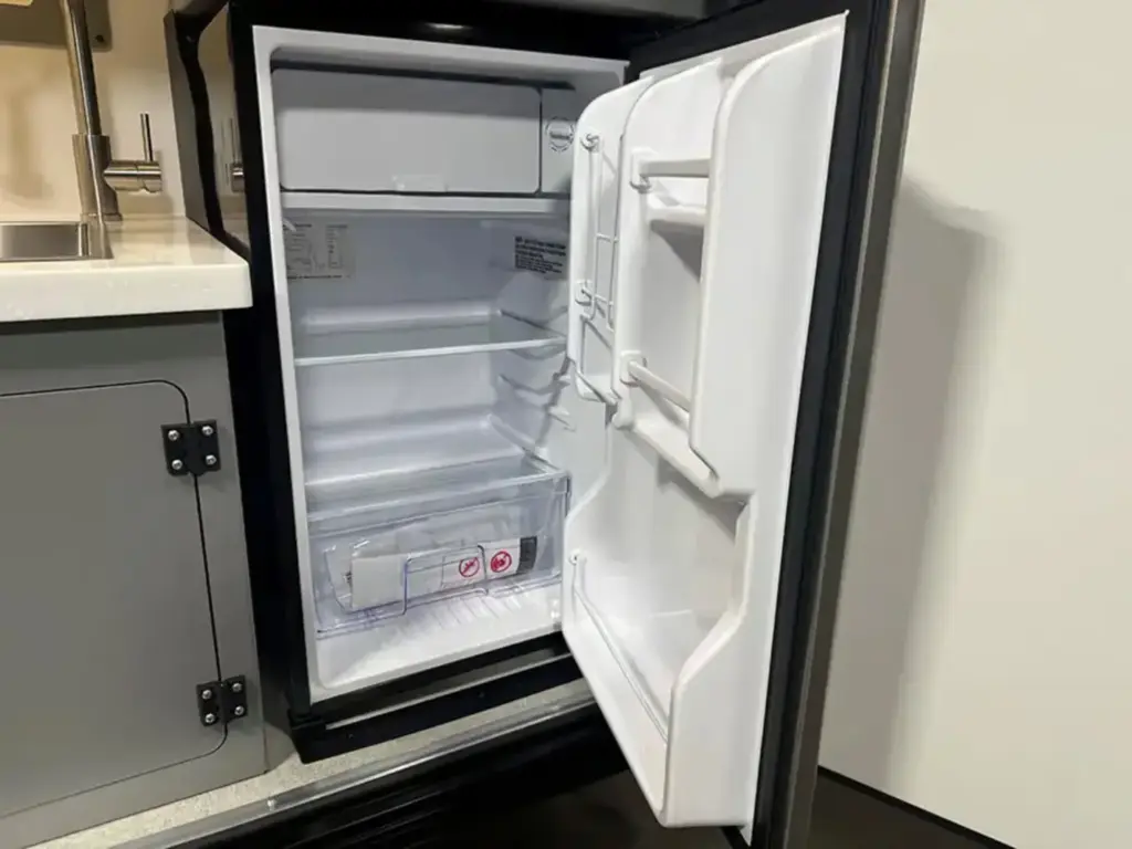 Encore RV se ha marcado una caravana compacta a la que no le falta detalle: Incluso tiene WC 23 Motor16 2026 caravana Encore RV ROG 12RK 21 Motor16