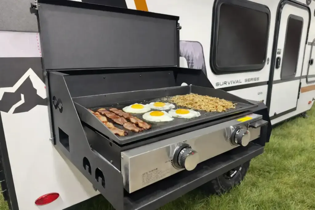 Encore RV se ha marcado una caravana compacta a la que no le falta detalle: Incluso tiene WC 24 Motor16 2026 caravana Encore RV ROG 12RK 22 Motor16