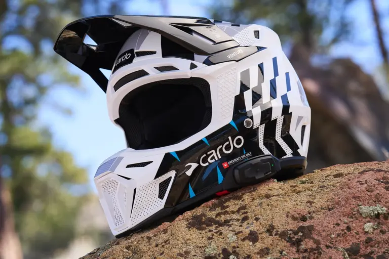 Cardo Venture: el casco off-road con altavoz JBL y comunicador integrado que revoluciona el equipamiento trail