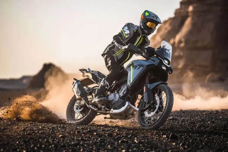 BMW F 450 GS vs CFMoto 450 MT: la comparativa de trail medias A2 que te aclara las dudas