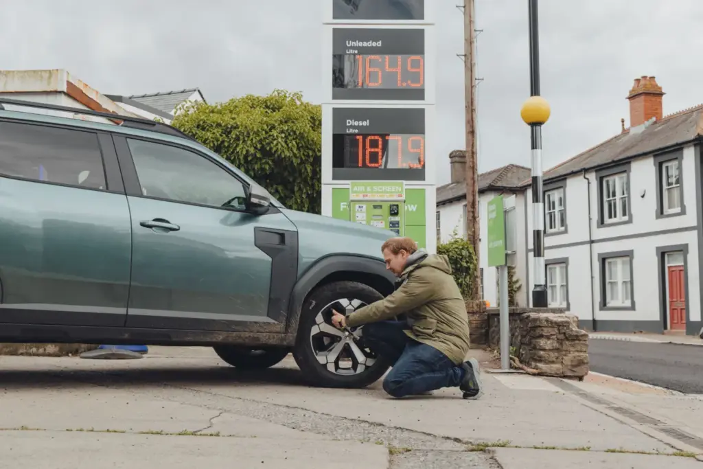 2026 dacia duster hybrid kevin booker 1 Motor16