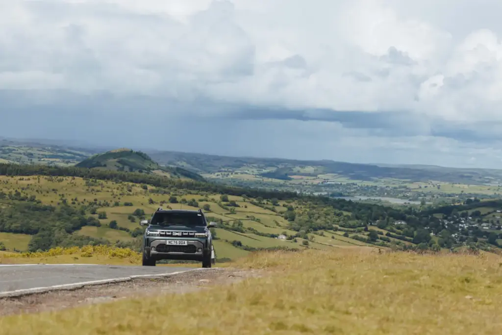 2026 dacia duster hybrid kevin booker 6 Motor16