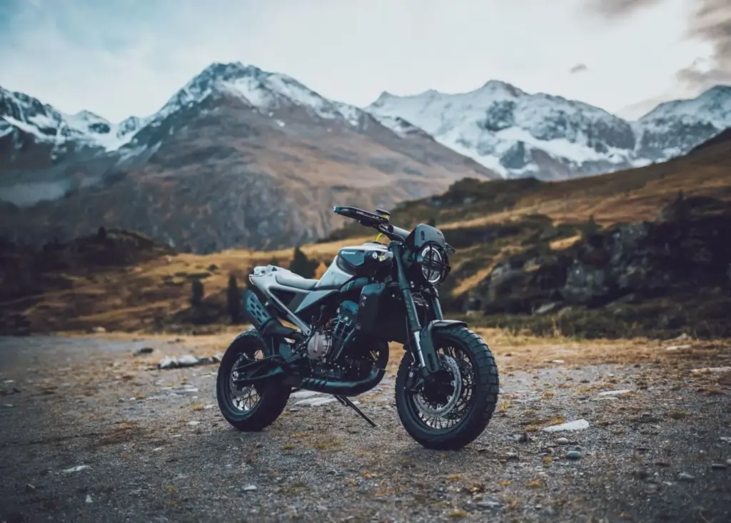 Husqvarna Svartpilen 801 SE: la naked escandinava que refina la receta con 105 CV y nuevo color verde oliva 1 Motor16 2026 Husqvarna Svartpilen 801 SE. Imagen.