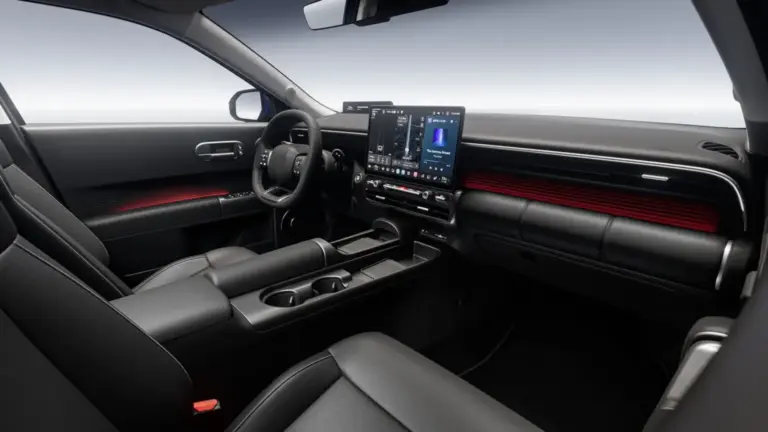 Hyundai Elantra: llega con el nuevo sistema operativo Pleos y una pantalla de 14,6 pulgadas