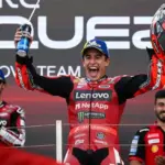 Marc Márquez suma su victoria 100 en MotoGP y recorta distancia en el mundial
